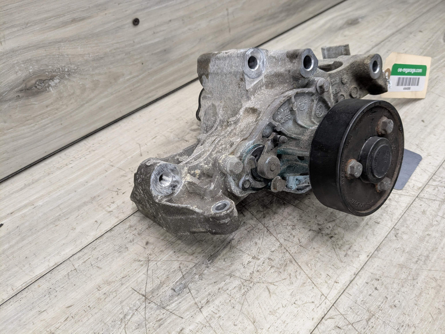 OEM BMW F22 F23 F30 G01 G02 230 330 X3 Engine B46 B48 Coolant Pump With Support