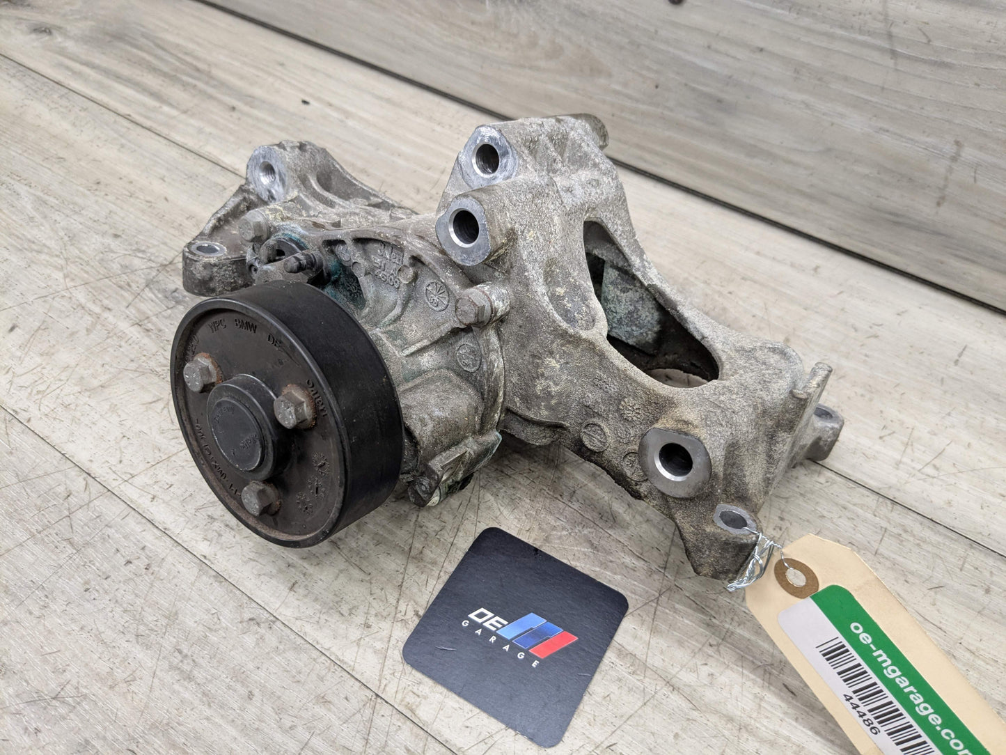 OEM BMW F22 F23 F30 G01 G02 230 330 X3 Engine B46 B48 Coolant Pump With Support