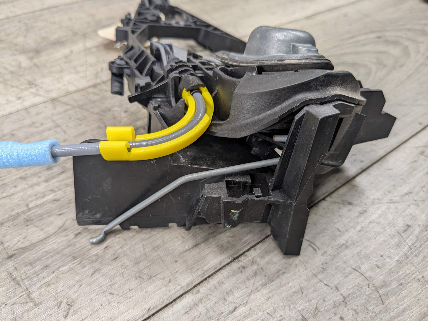 19-25 OEM BMW G20 G80 330 M340 M3 Front Left Driver Door Handle Bracket Support