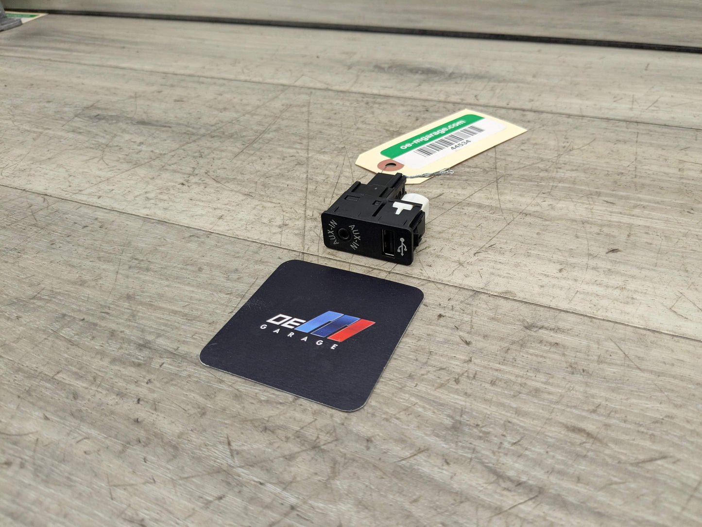 OEM BMW F22 F23 F30 F32 F33 F80 F82 F83 F87 M2 M3 M4 Aux Audio Input USB Black