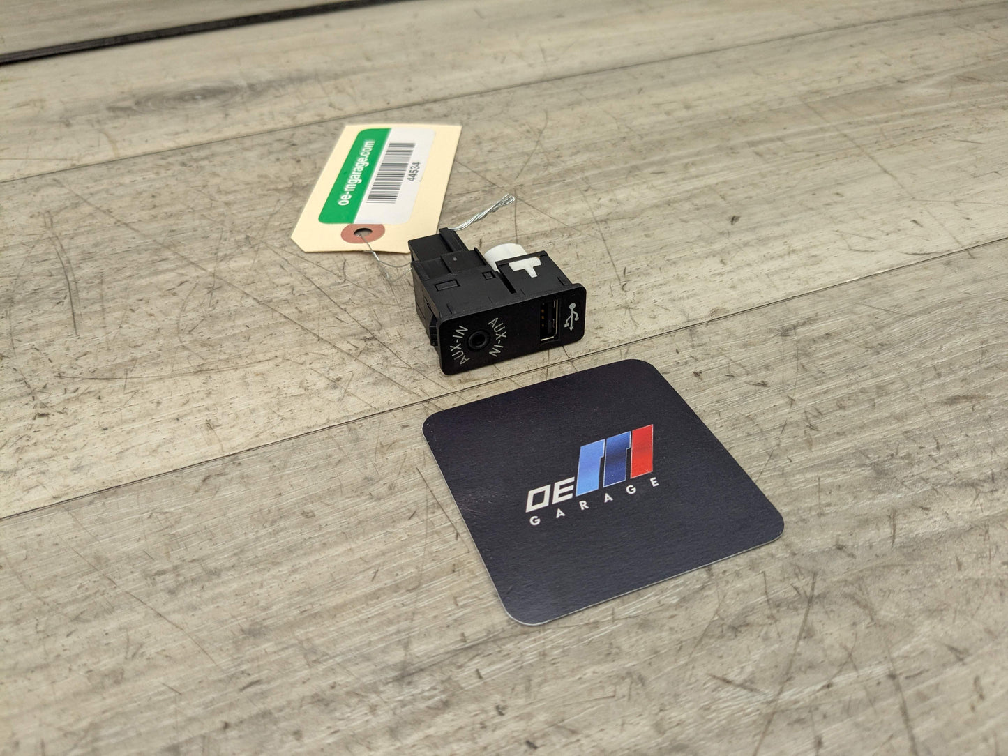 OEM BMW F22 F23 F30 F32 F33 F80 F82 F83 F87 M2 M3 M4 Aux Audio Input USB Black