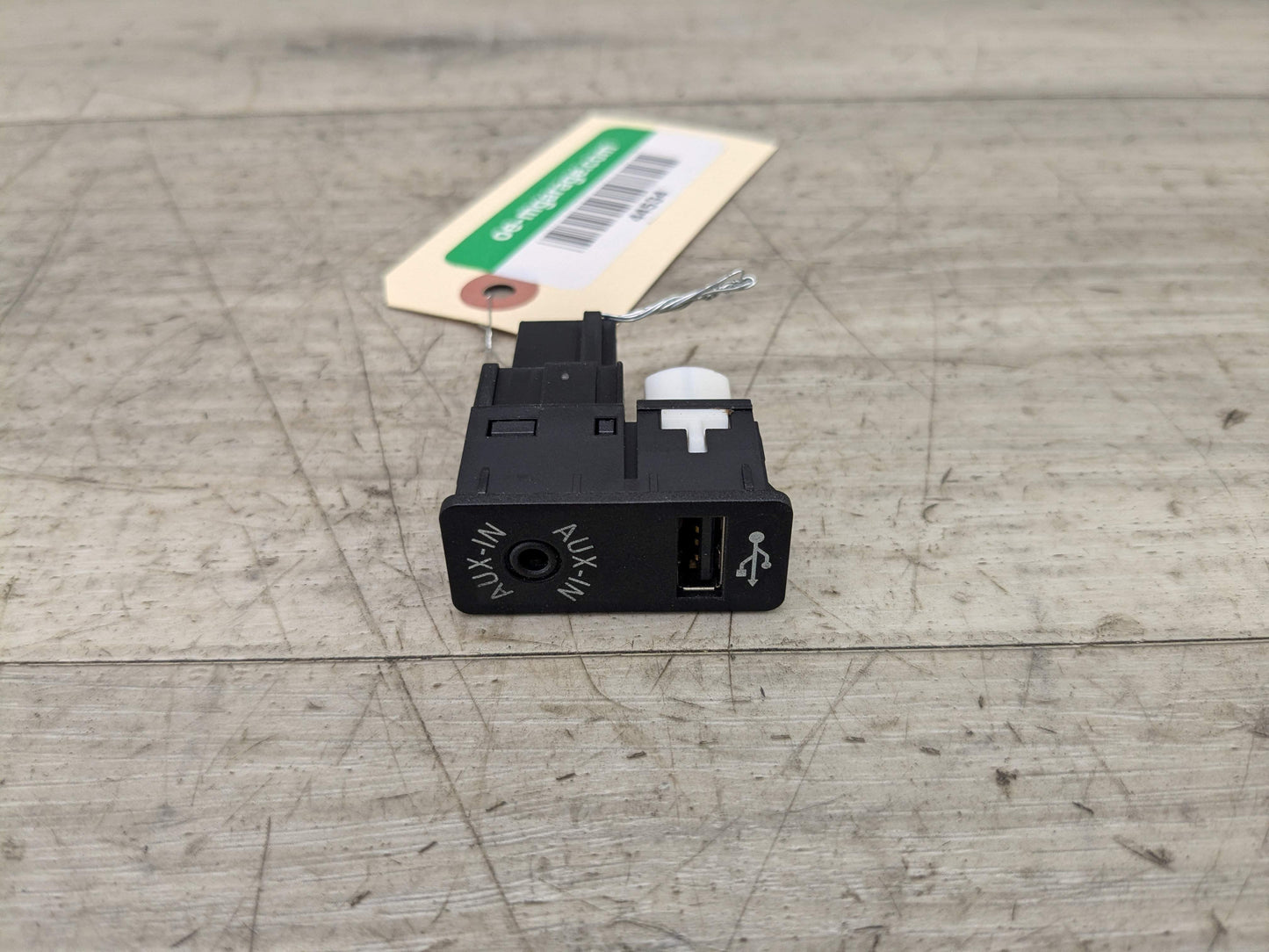 OEM BMW F22 F23 F30 F32 F33 F80 F82 F83 F87 M2 M3 M4 Aux Audio Input USB Black