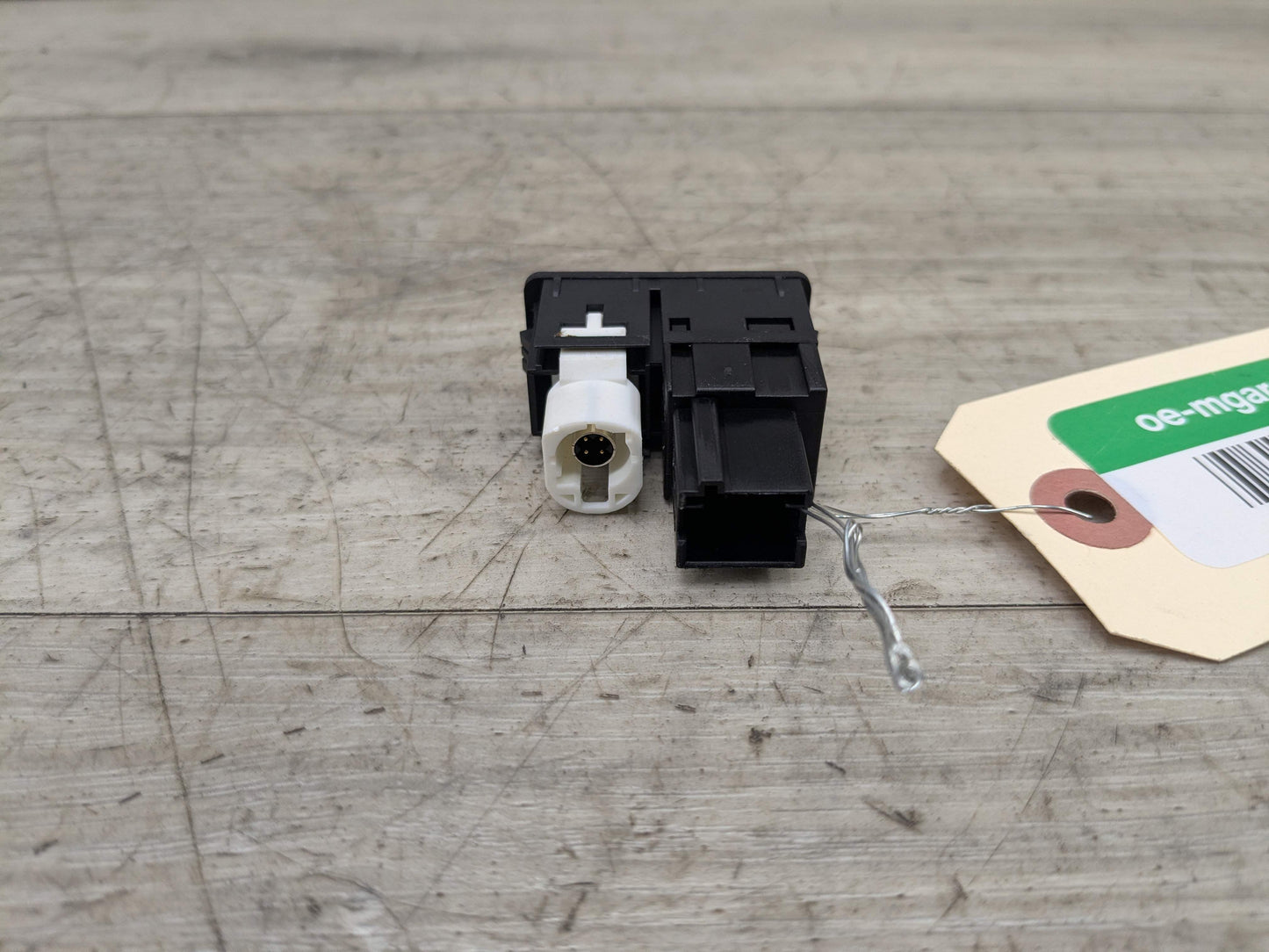 OEM BMW F22 F23 F30 F32 F33 F80 F82 F83 F87 M2 M3 M4 Aux Audio Input USB Black