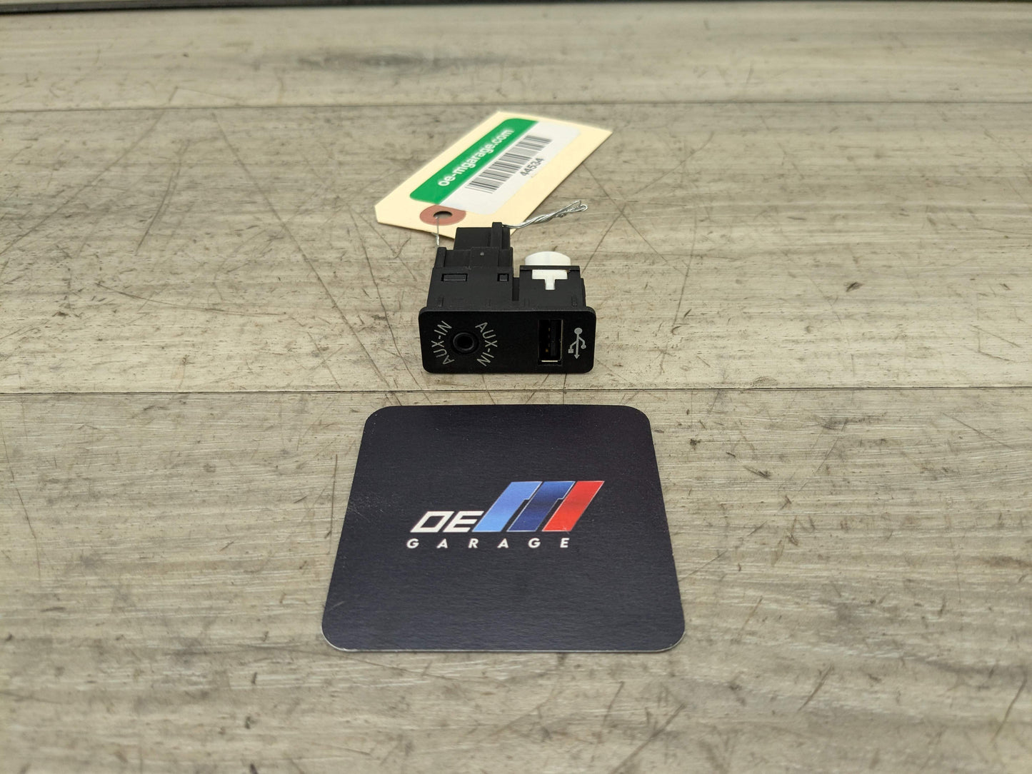 OEM BMW F22 F23 F30 F32 F33 F80 F82 F83 F87 M2 M3 M4 Aux Audio Input USB Black