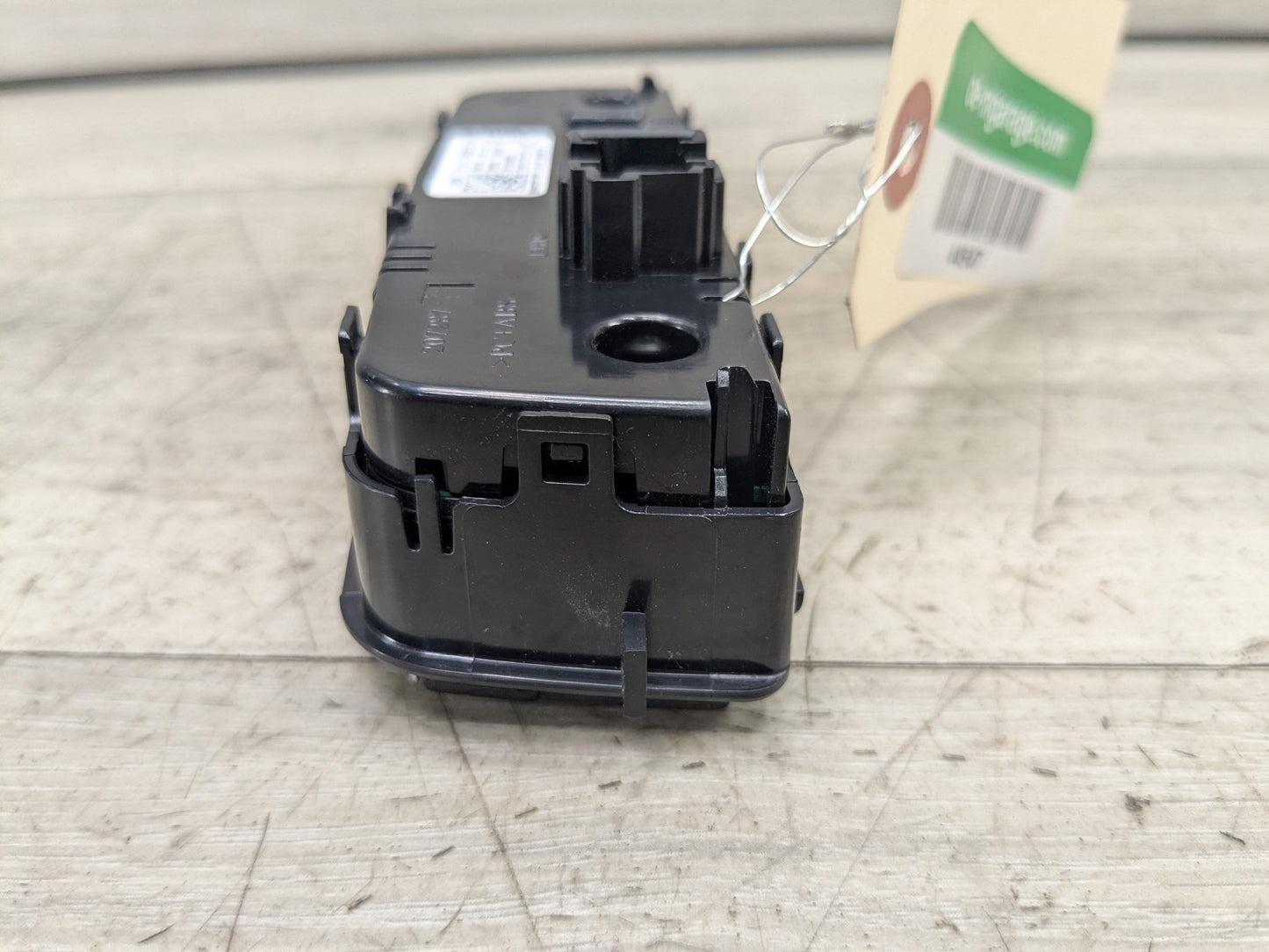 OEM BMW G20 G22 G23 G26 G80 G82 G83 Rear AC Air Climate Control Switch Module