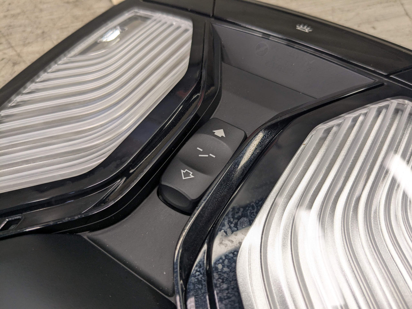 19-24 OEM BMW G01 G20 330 M340 X3 Front Roof Console Dome Light SOS Switch