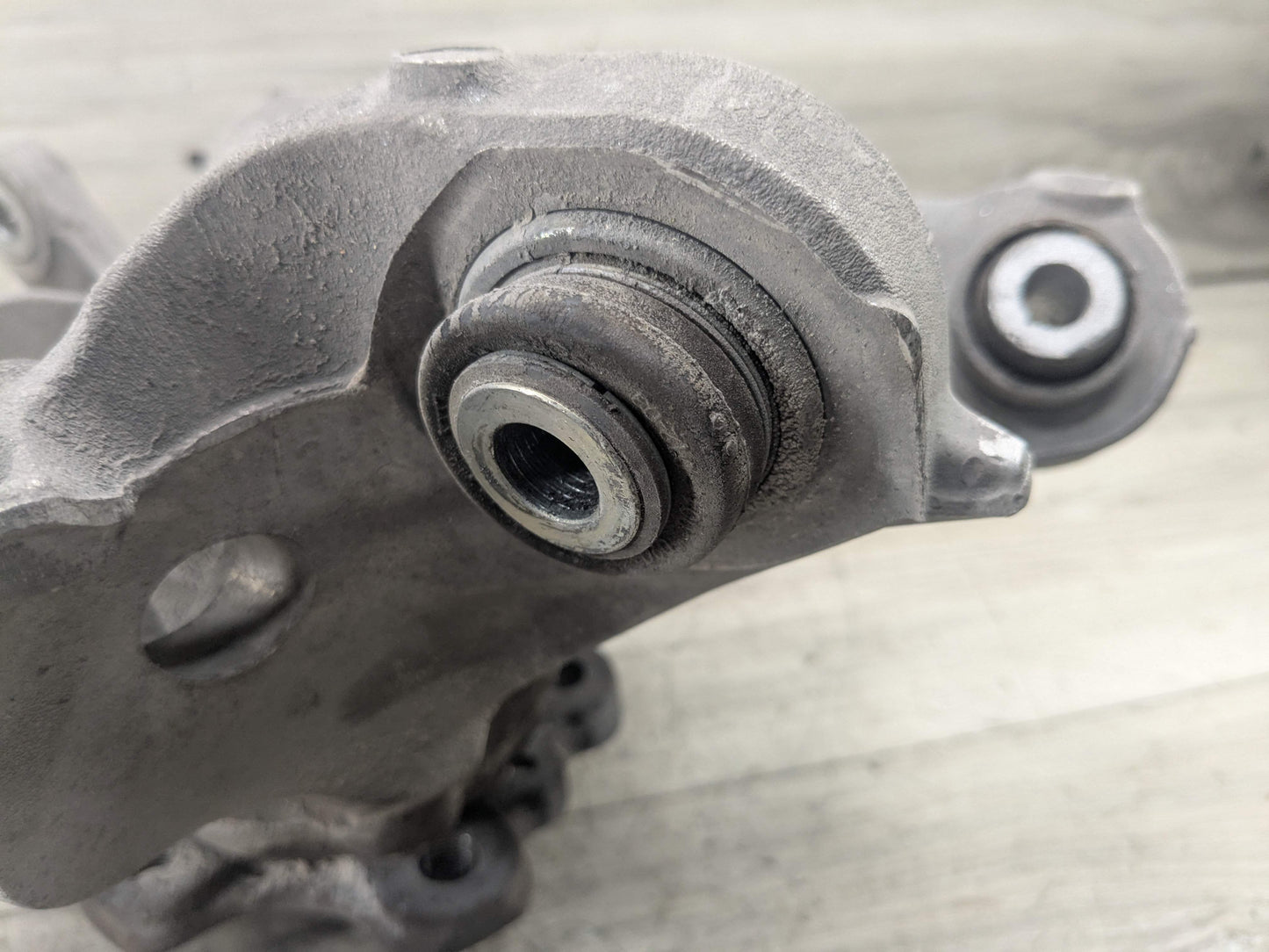 19-25 OEM BMW G20 330 M340 REAR Left Driver Side Knuckle Hub Spindle Bearing