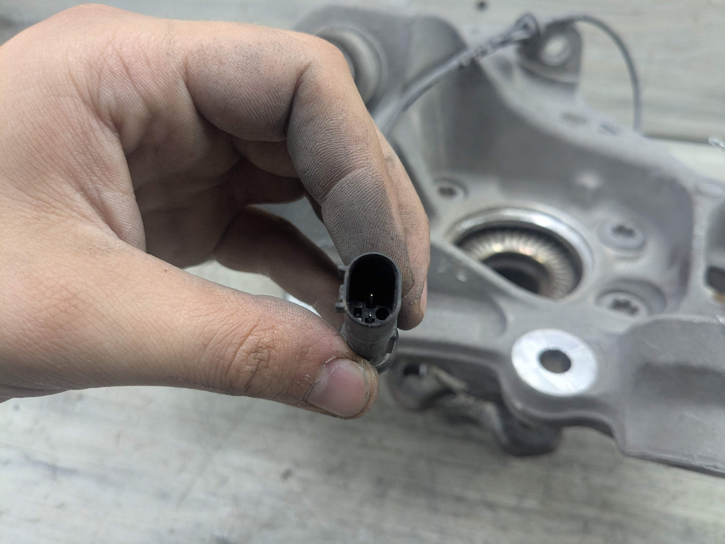 19-25 OEM BMW G20 330 M340 REAR Left Driver Side Knuckle Hub Spindle Bearing