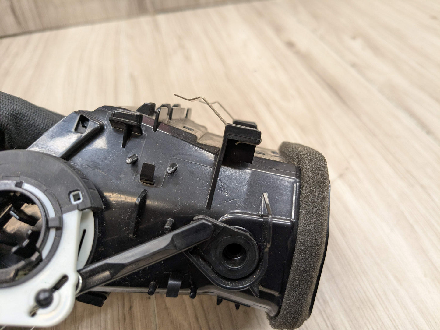 OEM BMW F30 F32 F33 F36 F80 F82 F83 M3 M4 Left Driver Dash AC Air Vent Grille