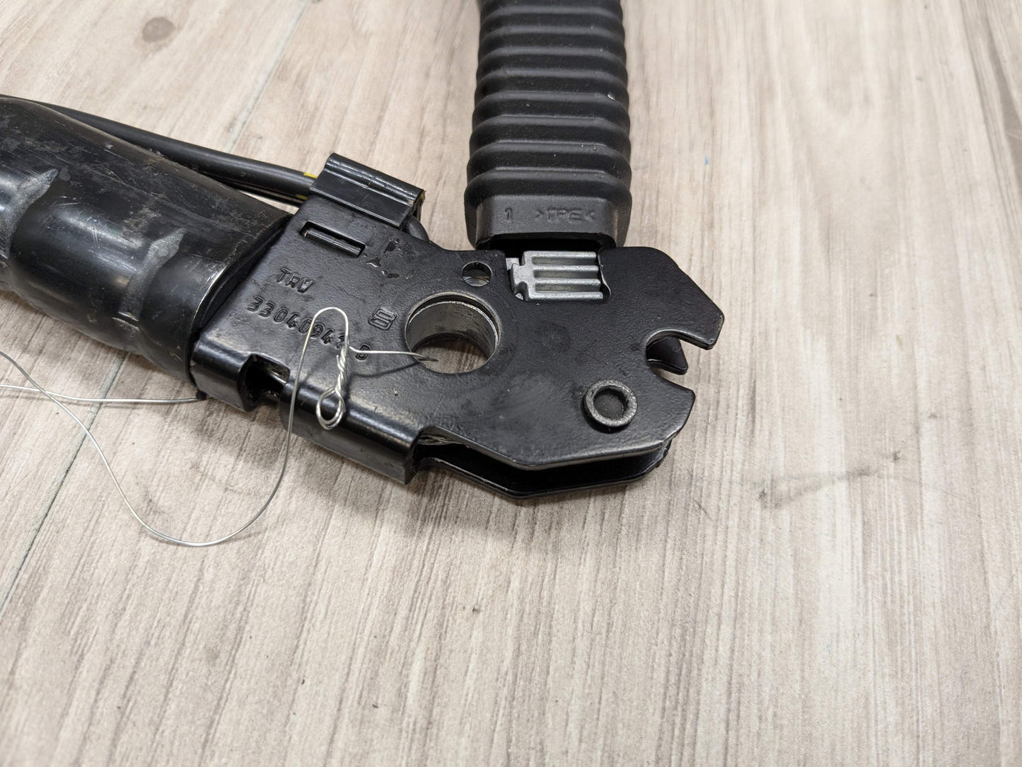 OEM BMW F30 F32 F36 F80 F82 F87 Front Right Passenger Seat Belt Buckle Tensioner