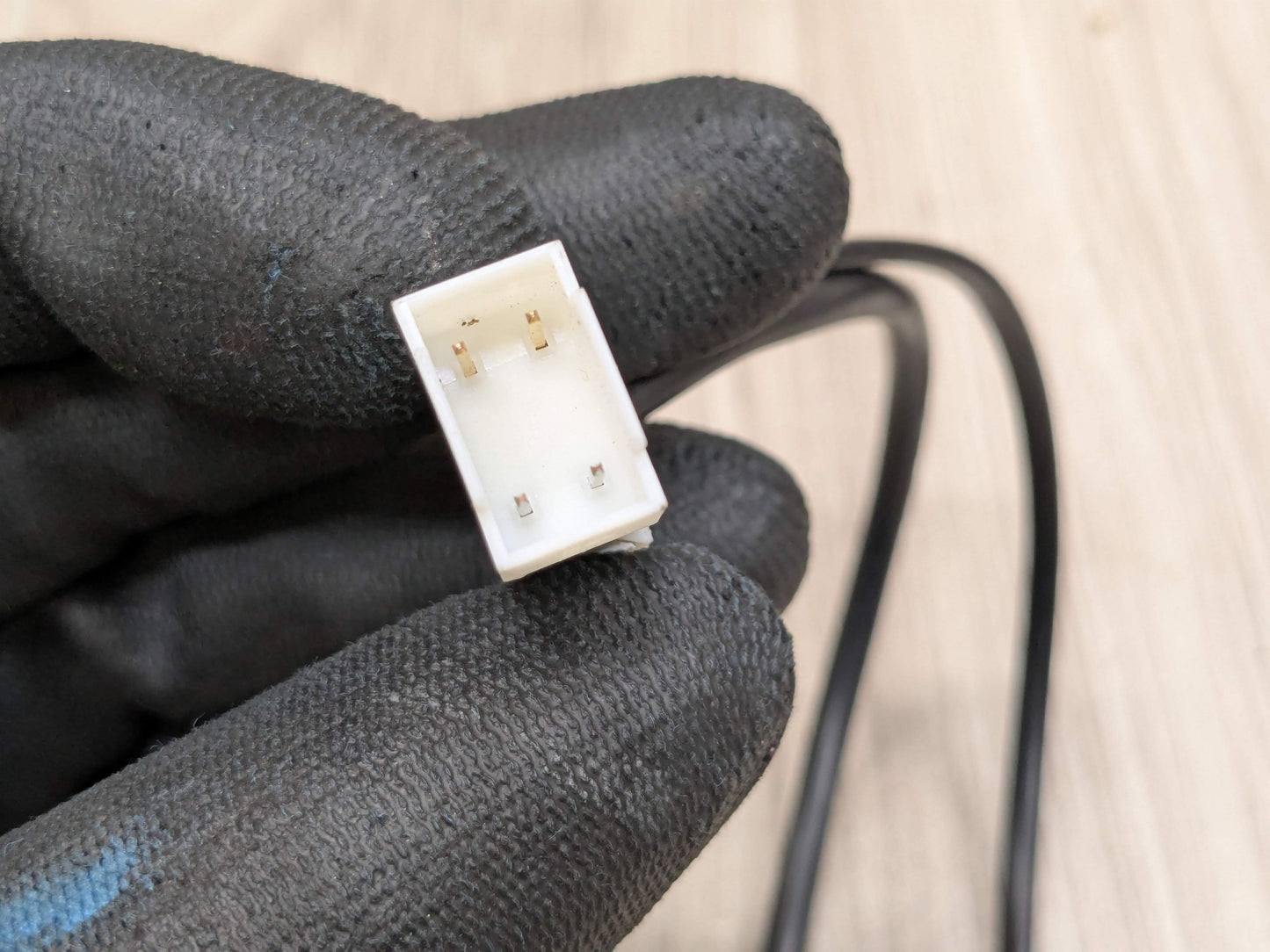 OEM BMW F30 F32 F36 F80 F82 F87 Front Right Passenger Seat Belt Buckle Tensioner