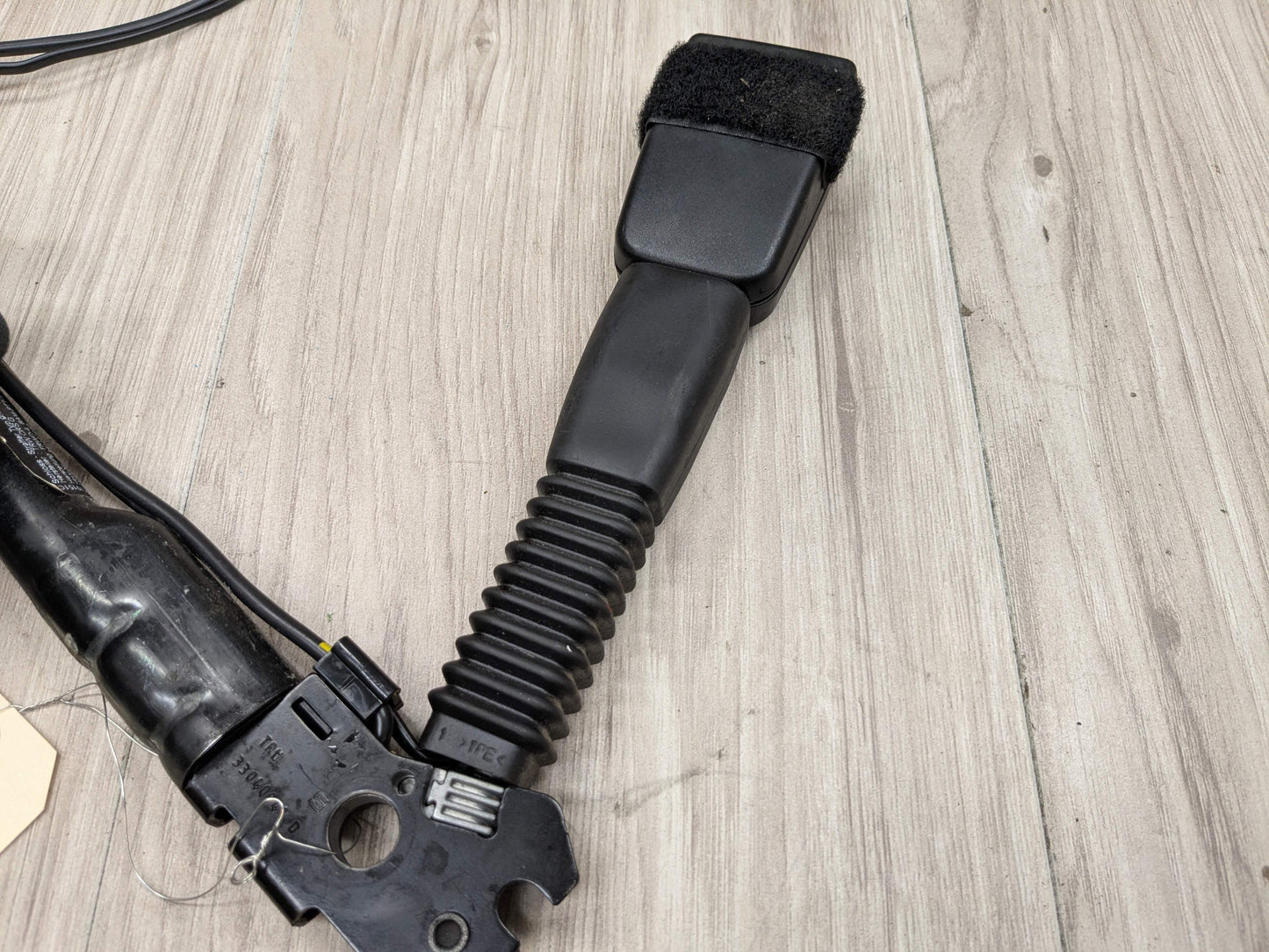 OEM BMW F30 F32 F36 F80 F82 F87 Front Right Passenger Seat Belt Buckle Tensioner