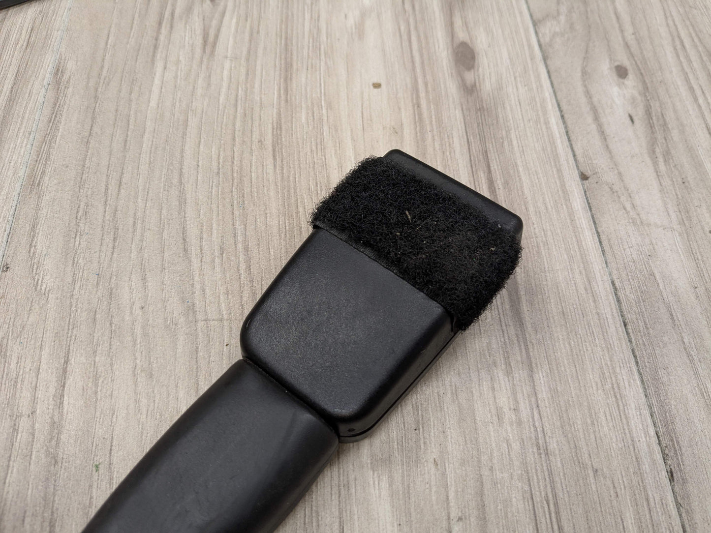 OEM BMW F30 F32 F36 F80 F82 F87 Front Right Passenger Seat Belt Buckle Tensioner