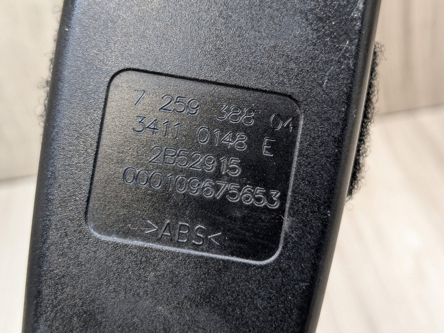 OEM BMW F30 F32 F36 F80 F82 F87 Front Right Passenger Seat Belt Buckle Tensioner