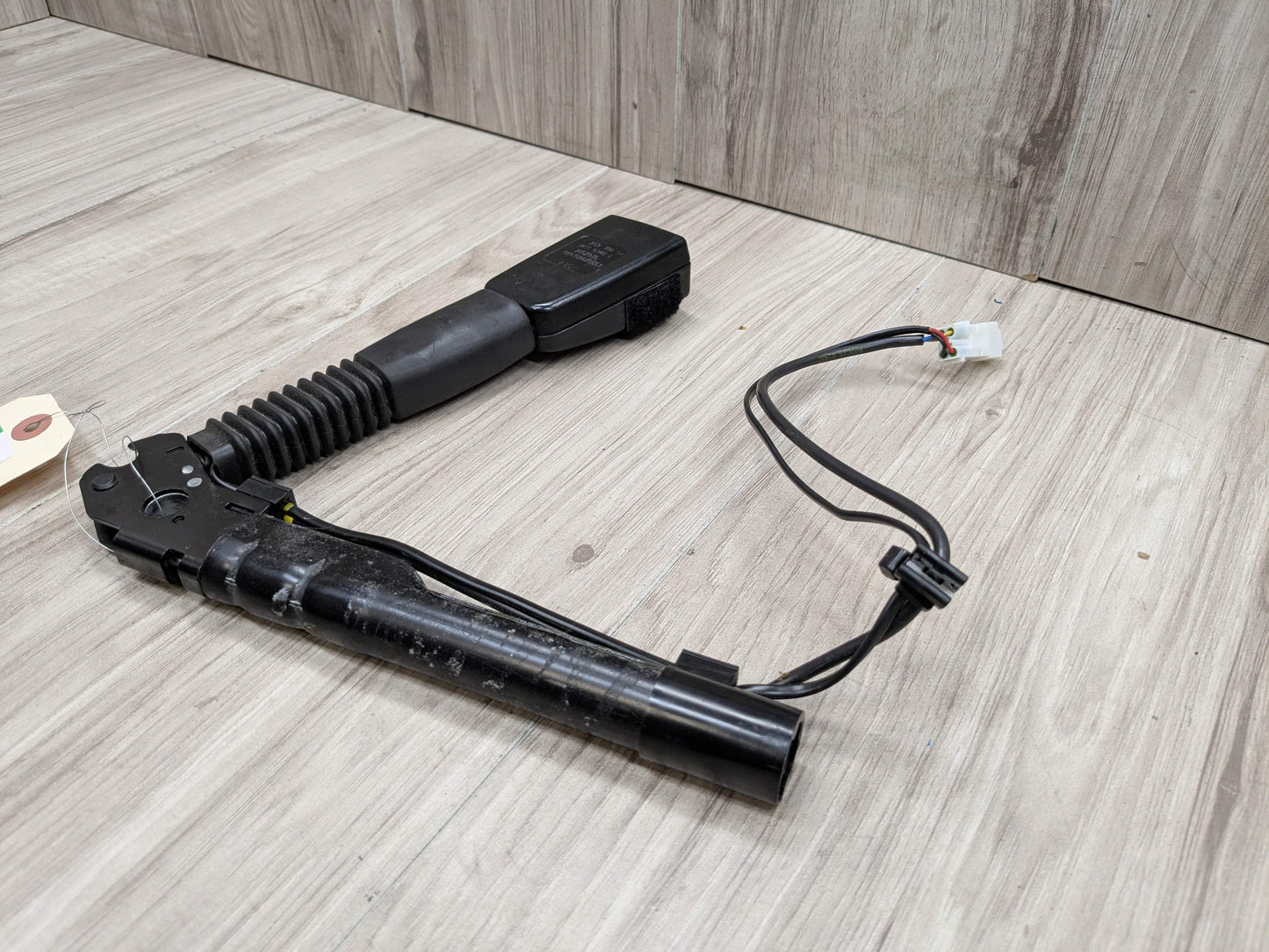 OEM BMW F30 F32 F36 F80 F82 F87 Front Right Passenger Seat Belt Buckle Tensioner