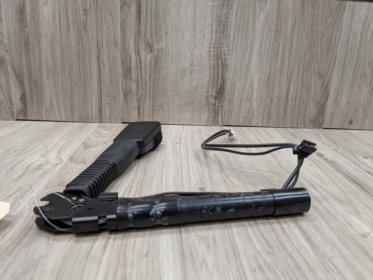 OEM BMW F30 F32 F36 F80 F82 F87 Front Right Passenger Seat Belt Buckle Tensioner