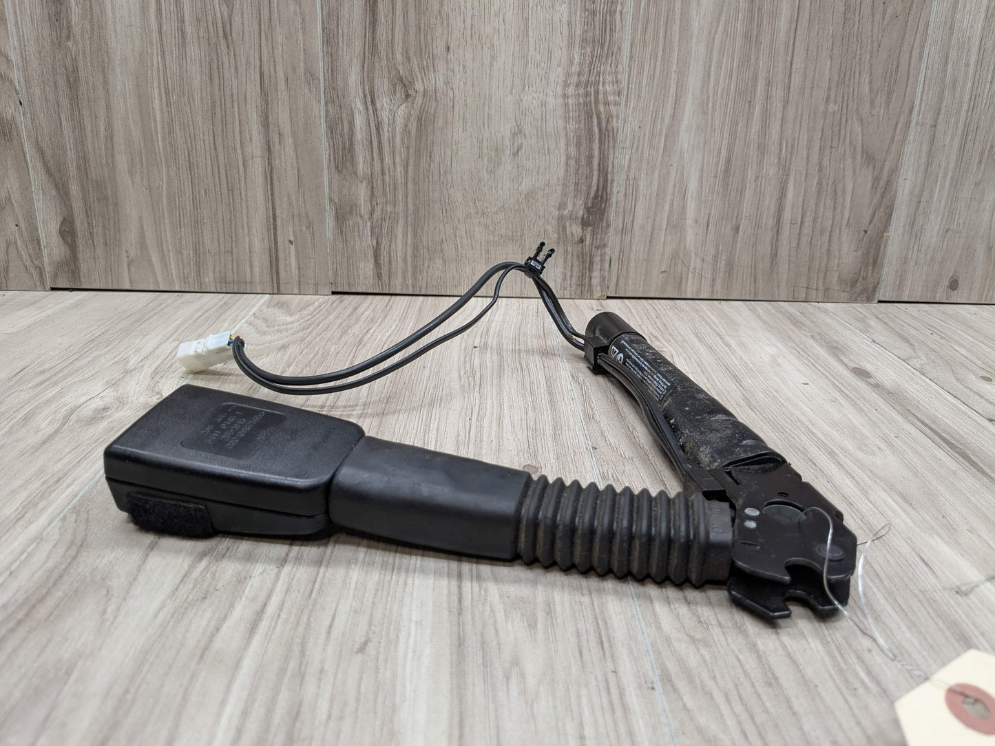 OEM BMW F30 F32 F36 F80 F82 F87 Front Right Passenger Seat Belt Buckle Tensioner