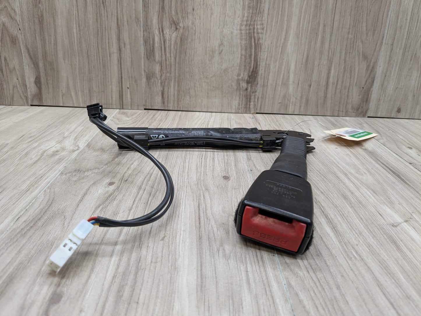 OEM BMW F30 F32 F36 F80 F82 F87 Front Right Passenger Seat Belt Buckle Tensioner