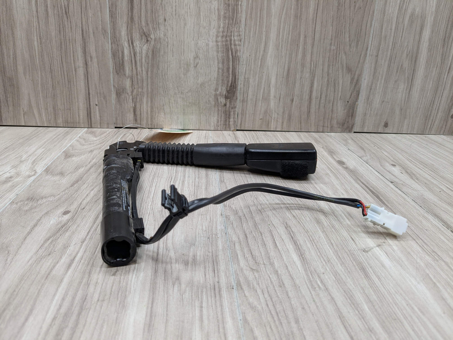 OEM BMW F30 F32 F36 F80 F82 F87 Front Right Passenger Seat Belt Buckle Tensioner