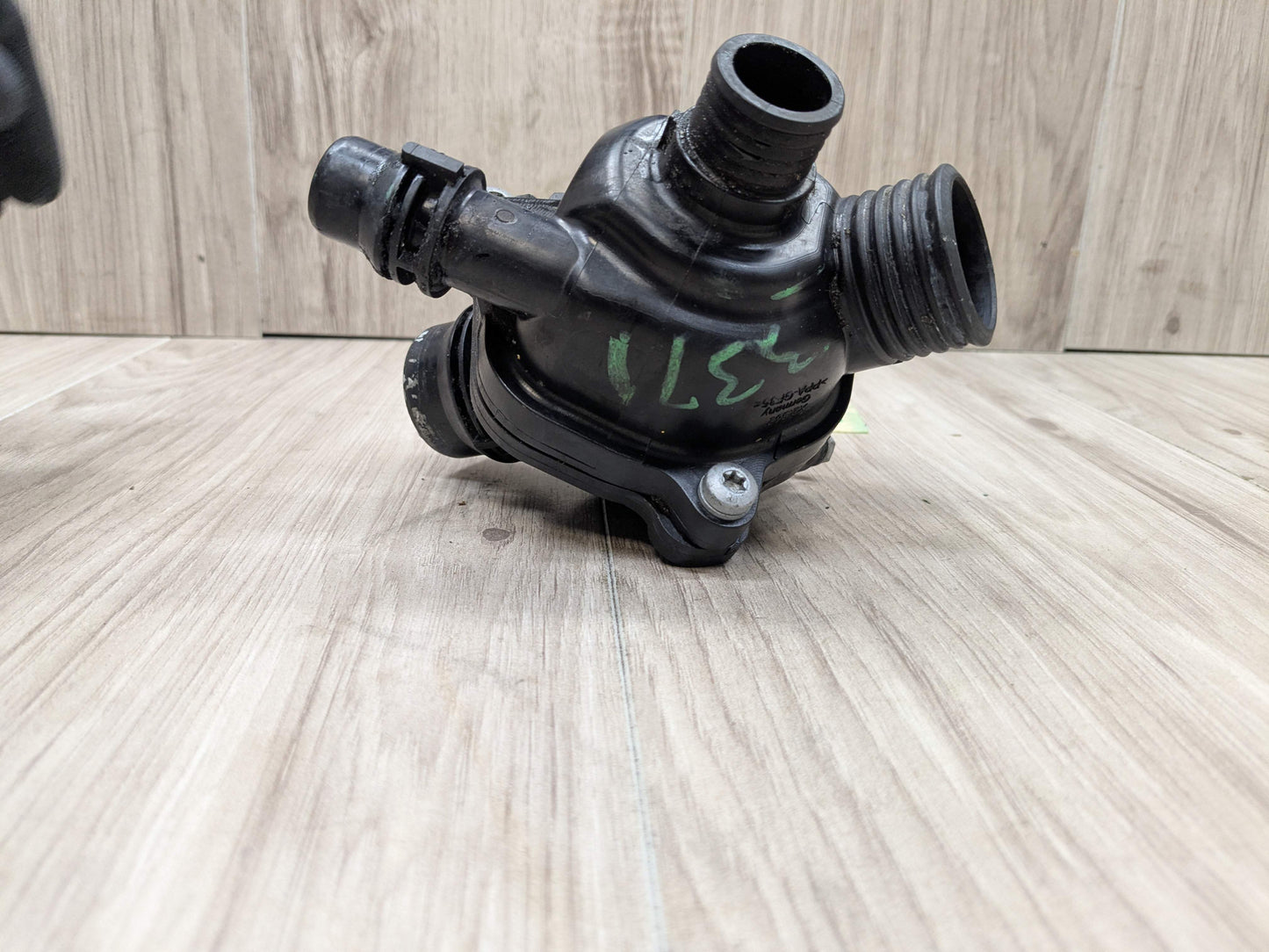 OEM BMW E82 E88 E90 E92 E93 135 335 Engine N54 Water Coolant Thermostat Housing