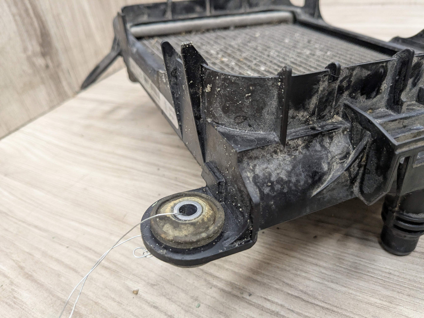 OEM BMW F22 F23 F30 F32 F33 F36 335 440 Engine Oil Auxiliary Secondary Radiator