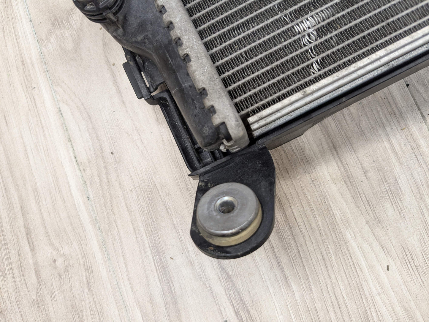 OEM BMW F22 F23 F30 F32 F33 F36 335 440 Engine Oil Auxiliary Secondary Radiator