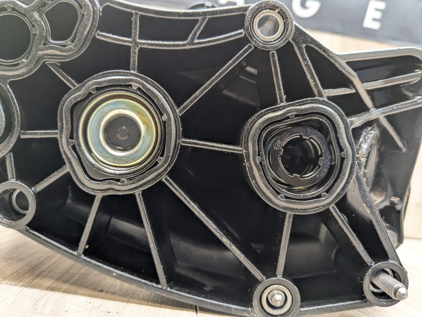 16-20 OEM BMW F22 F30 F32 F36 340 440 Engine B58 Oil Filter Housing