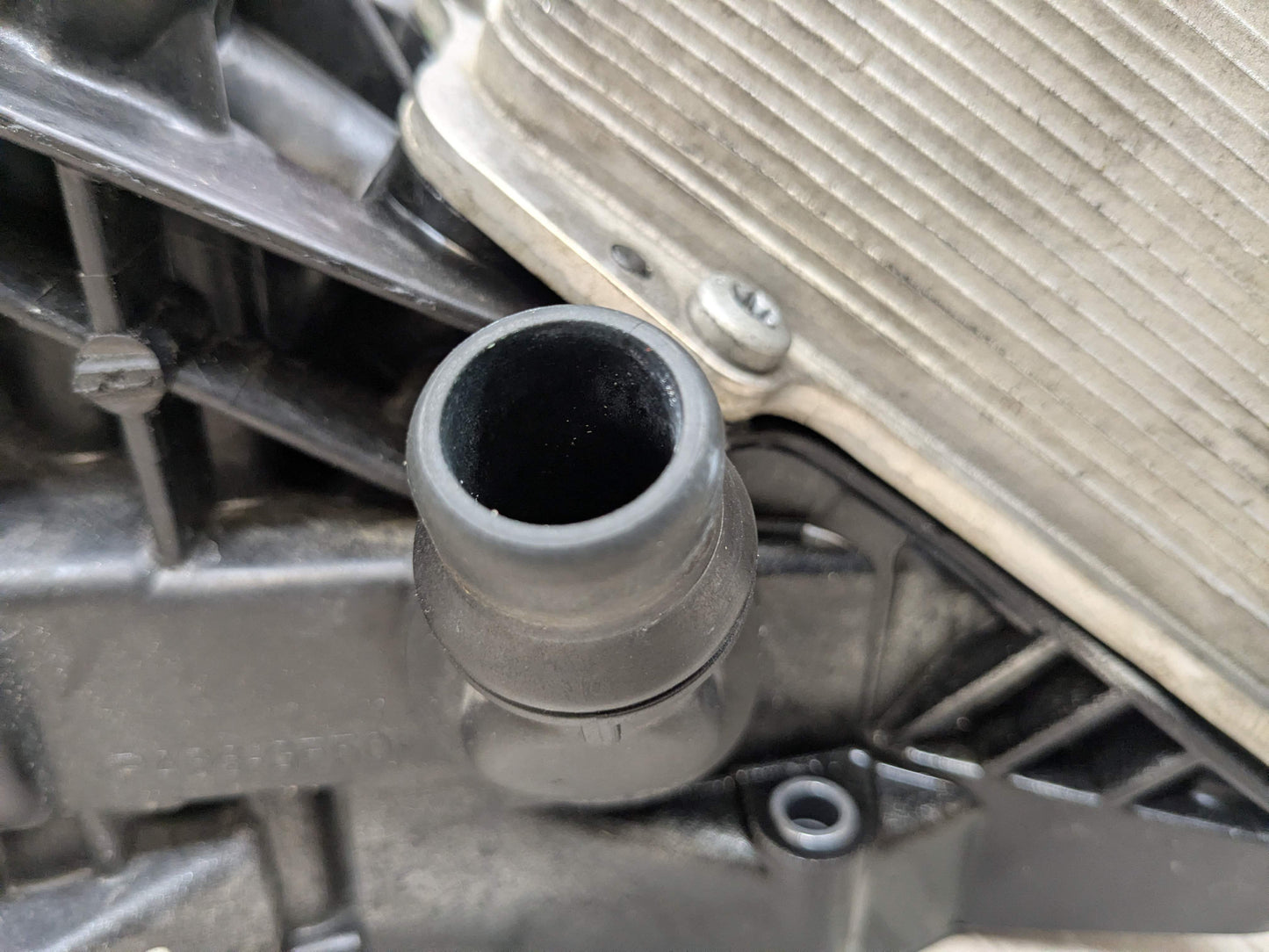 16-20 OEM BMW F22 F30 F32 F36 340 440 Engine B58 Oil Filter Housing