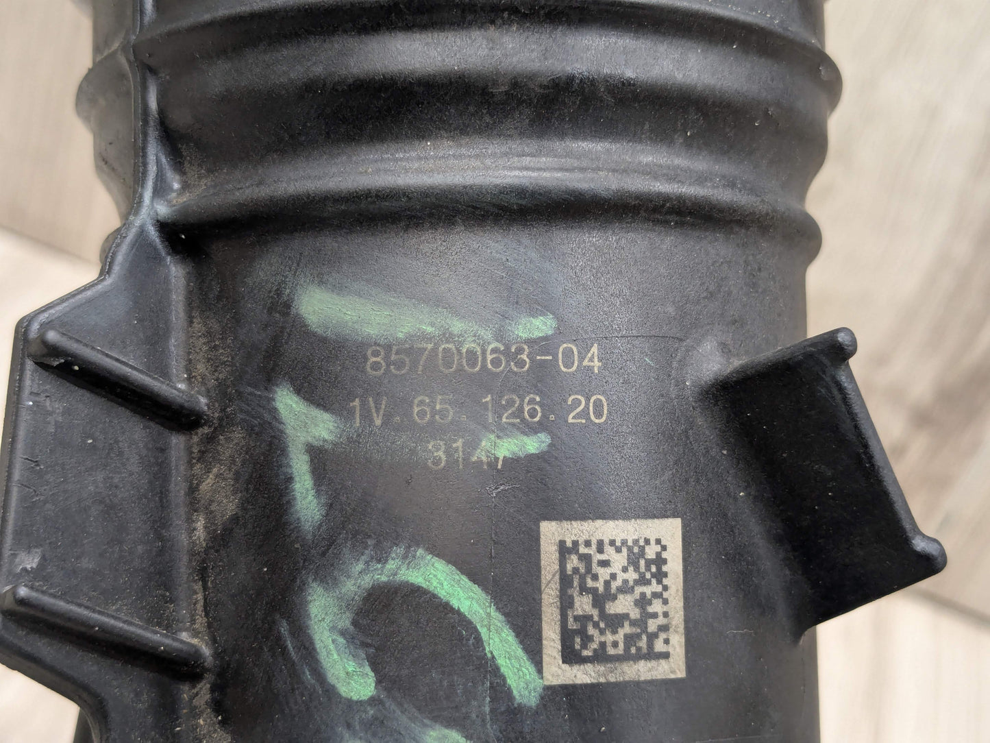 16-20 OEM BMW F22 F30 F32 F36 340 440 Engine B58 Oil Filter Housing