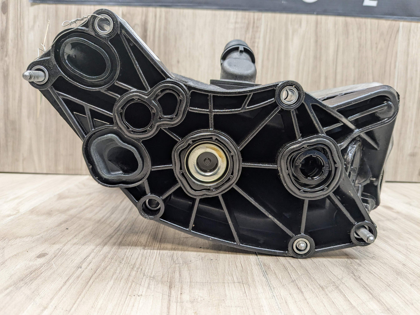 16-20 OEM BMW F22 F30 F32 F36 340 440 Engine B58 Oil Filter Housing