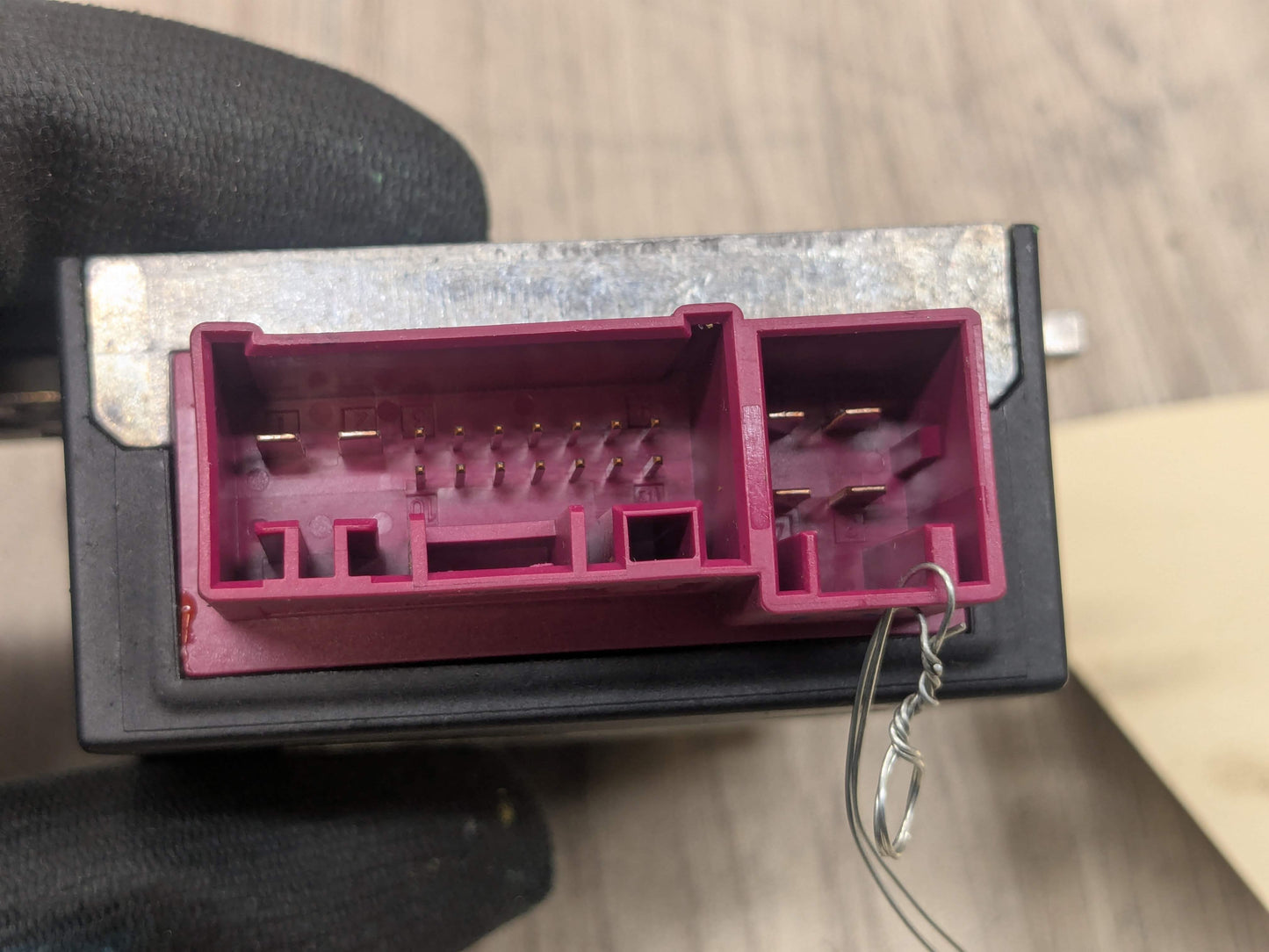 06-13 OEM BMW E82 E88 E90 E92 E93 Helbako Fuel Pump Relay Control Module EKPM2