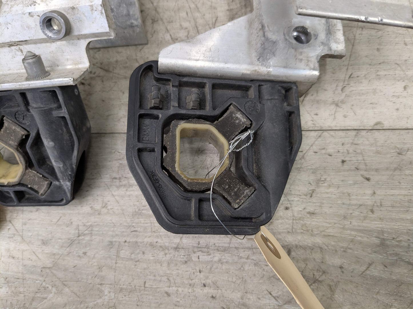 OEM BMW F22 F23 F30 F32 F33 F36 Radiator Carrier Support Bracket Left Right SET