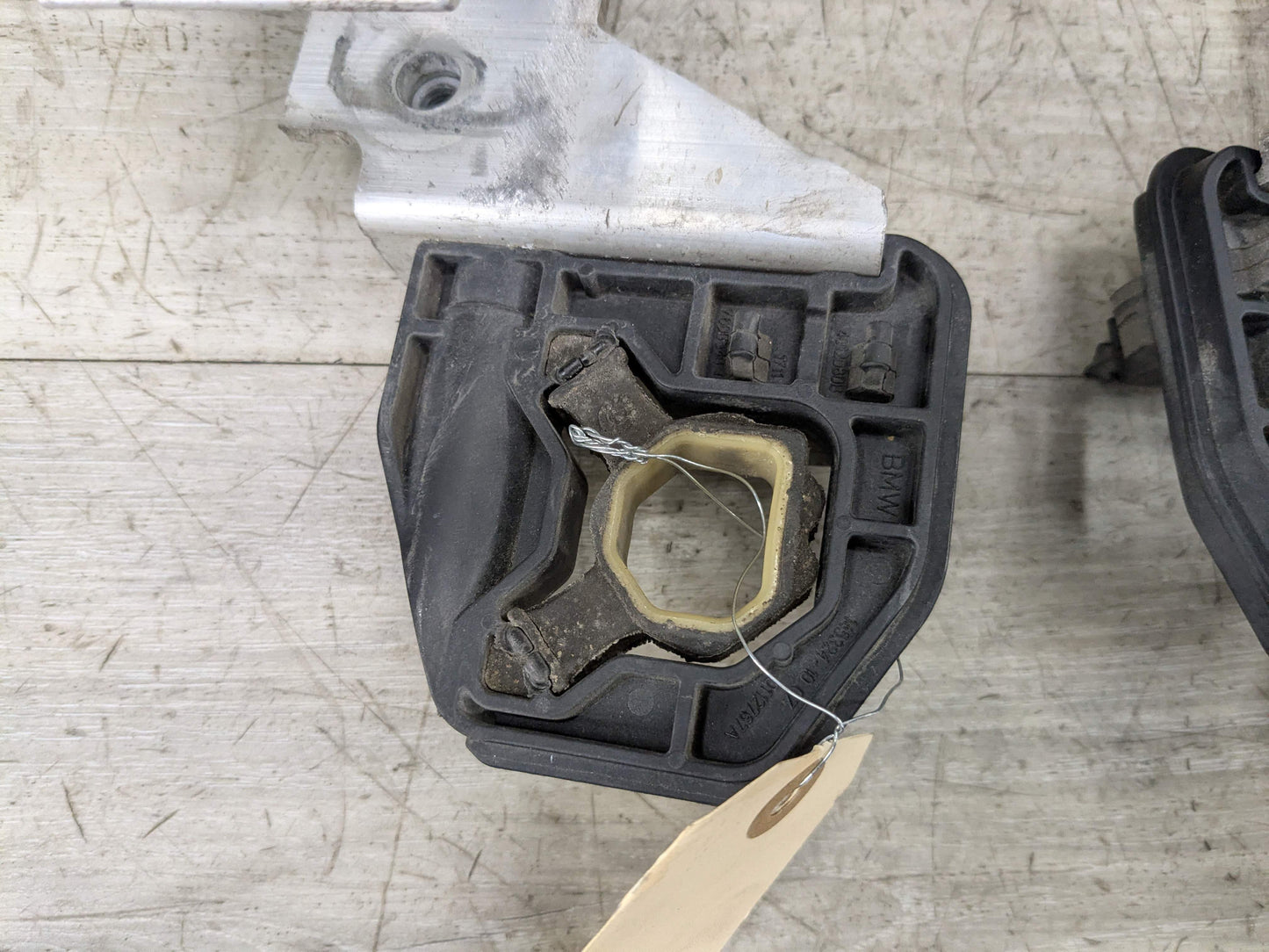 OEM BMW F22 F23 F30 F32 F33 F36 Radiator Carrier Support Bracket Left Right SET