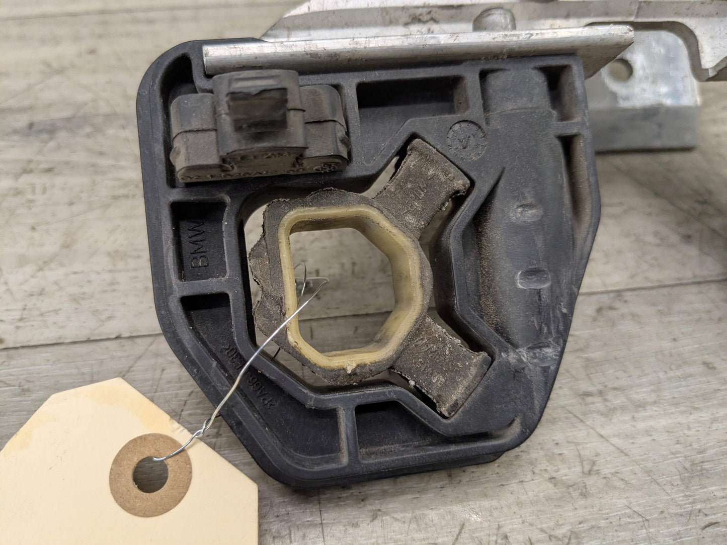 OEM BMW F22 F23 F30 F32 F33 F36 Radiator Carrier Support Bracket Left Right SET