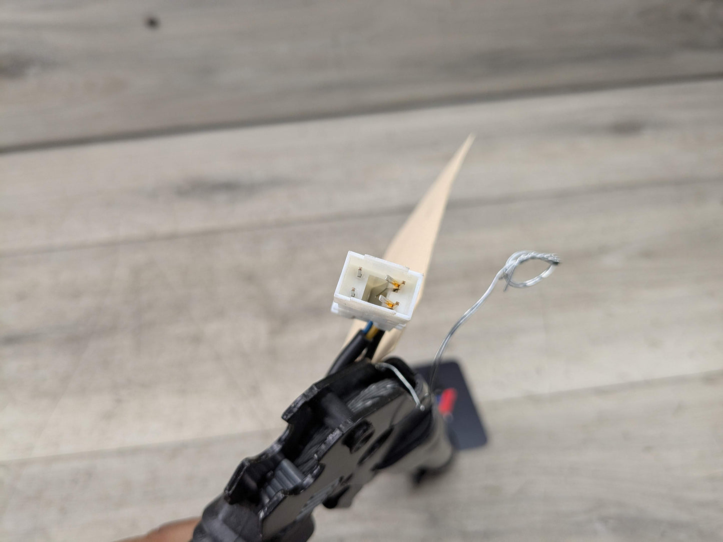 OEM BMW F30 F32 F36 F80 F82 F87 Front Right Passenger Seat Belt Buckle Tensioner