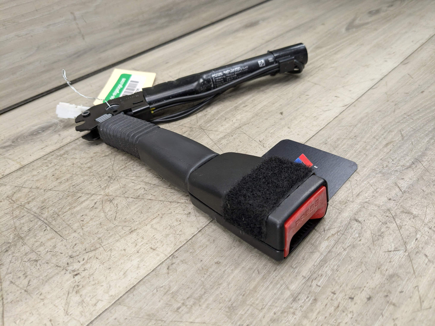 OEM BMW F30 F32 F36 F80 F82 F87 Front Right Passenger Seat Belt Buckle Tensioner