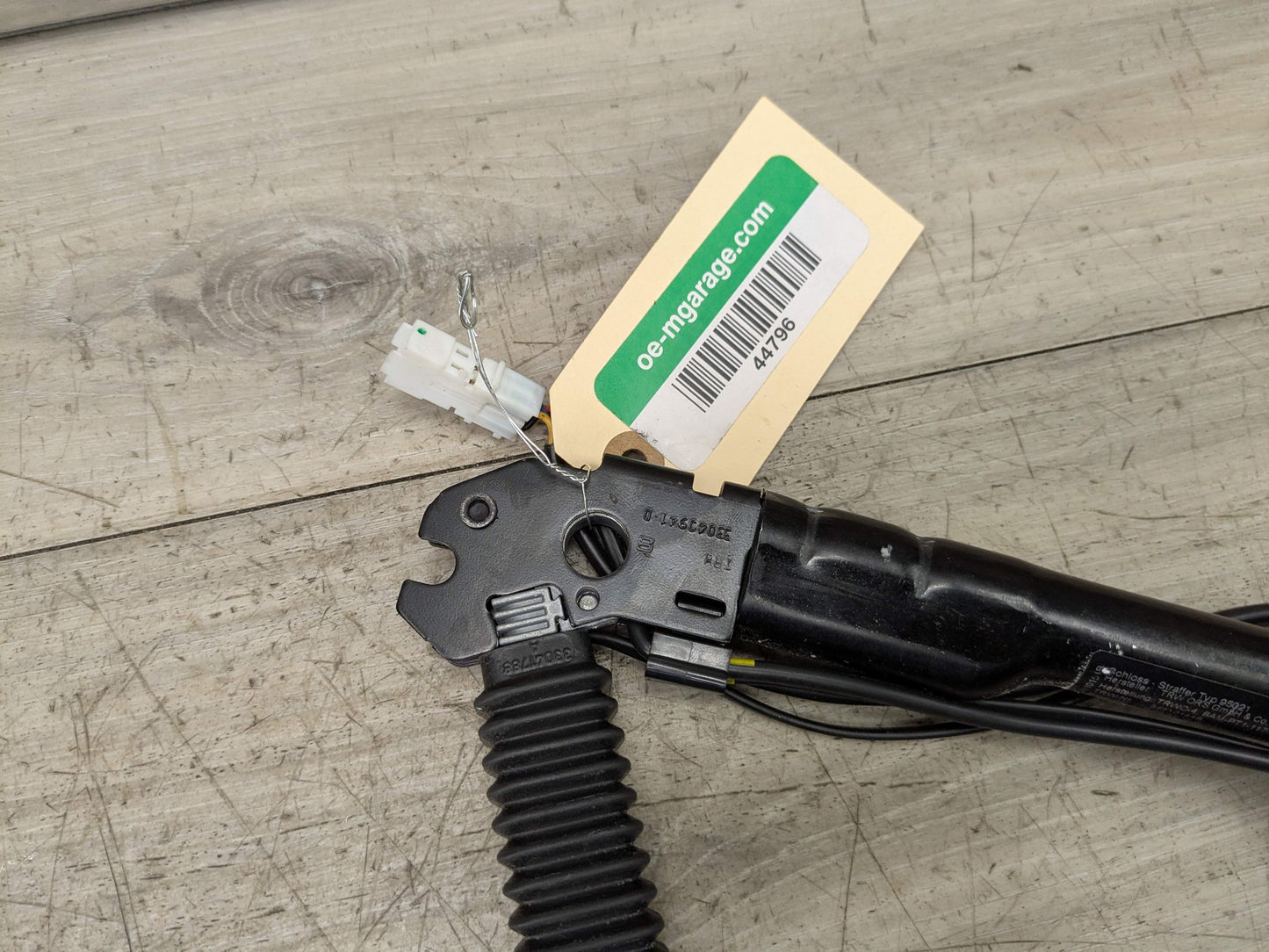 OEM BMW F30 F32 F36 F80 F82 F87 Front Right Passenger Seat Belt Buckle Tensioner