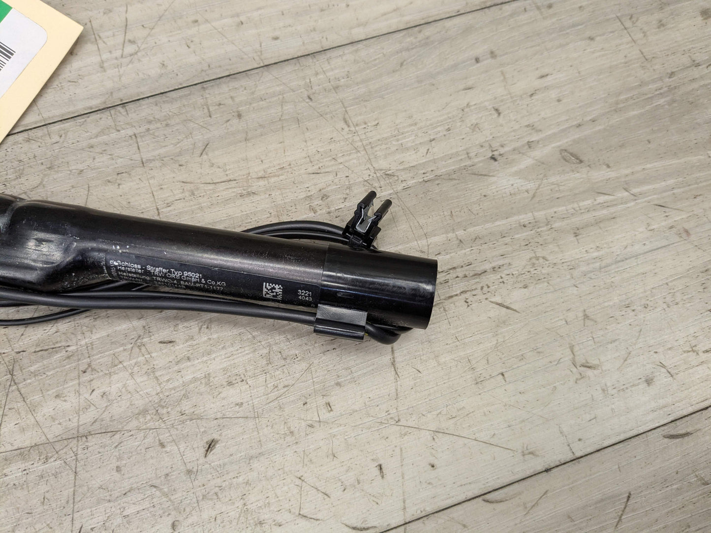 OEM BMW F30 F32 F36 F80 F82 F87 Front Right Passenger Seat Belt Buckle Tensioner