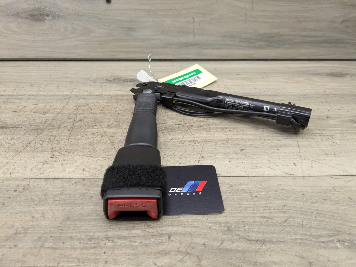 OEM BMW F30 F32 F36 F80 F82 F87 Front Right Passenger Seat Belt Buckle Tensioner