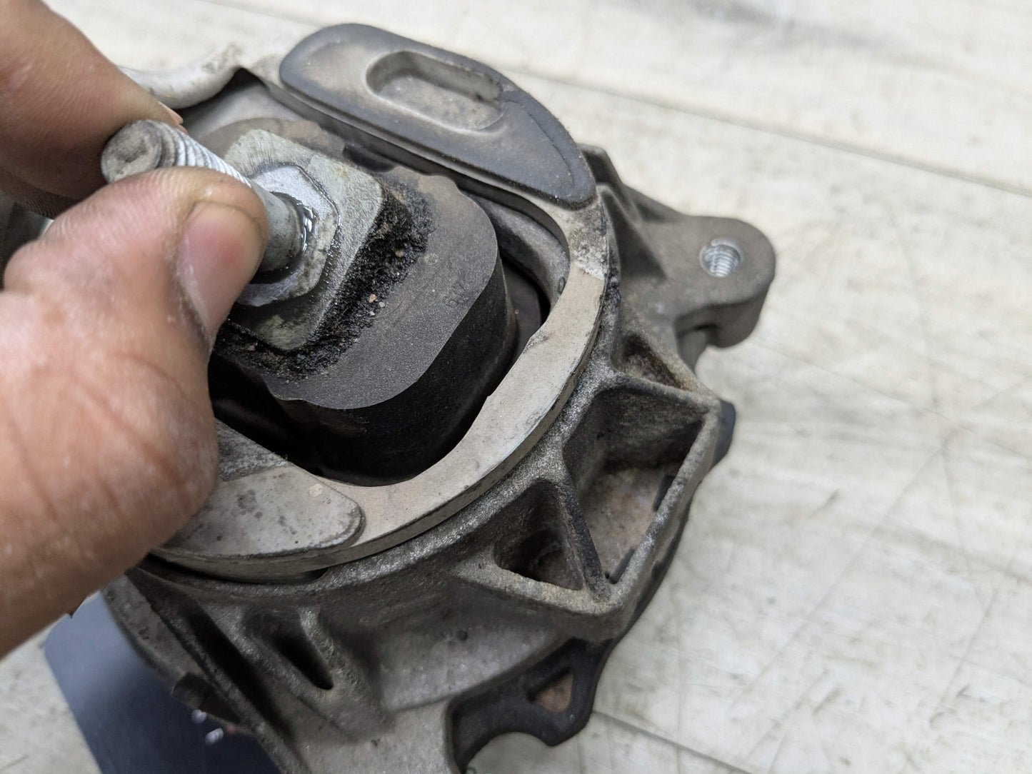 OEM BMW F22 F30 F32 F36 335 340 435 440 Engine N55 Left Driver Motor Mount