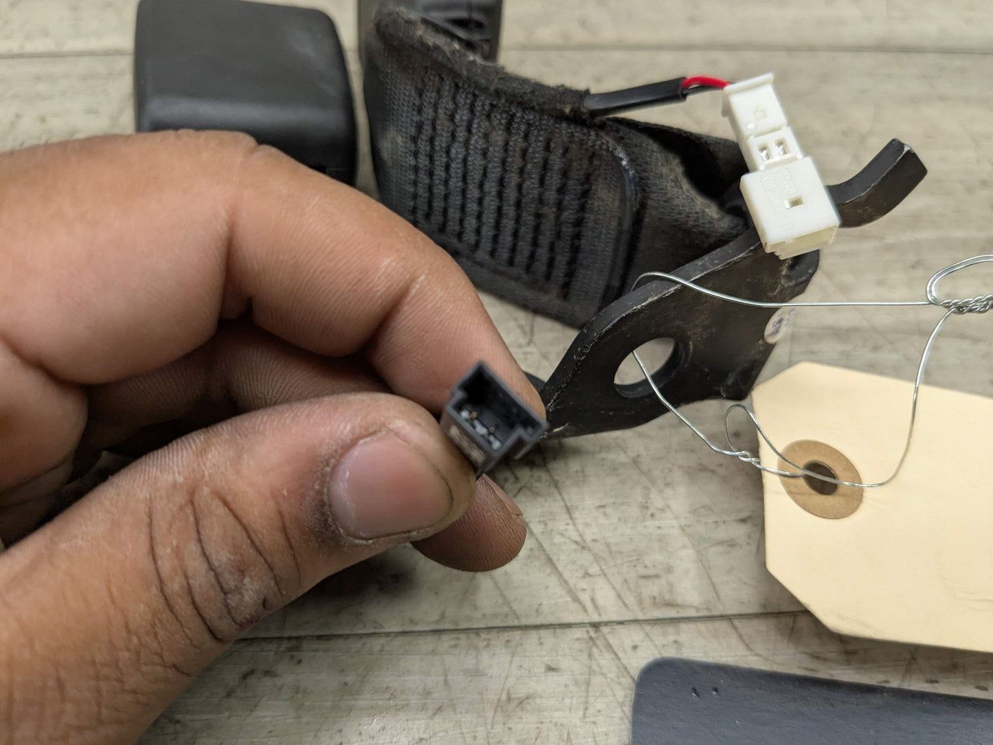 OEM BMW G20 G22 G26 G80 G82 M3 M4 Rear Right Passenger Seatbelt Seat Belt Buckle