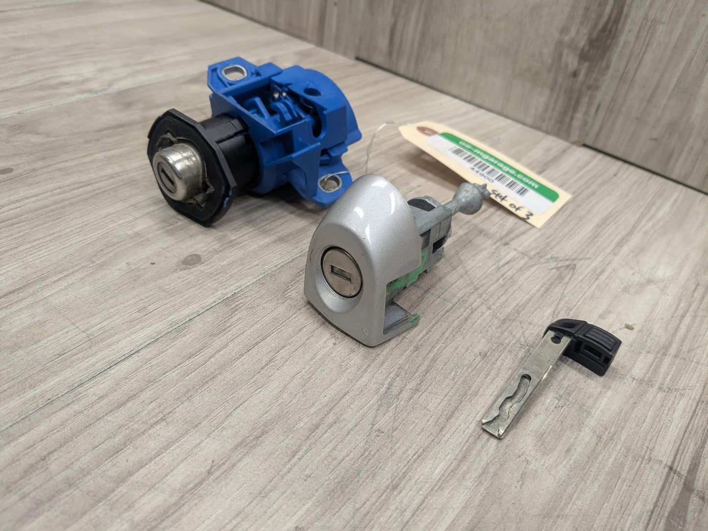 07-13 OEM BMW E92 328 335 M3 Driver Door Lock Cylinder Mechanism Silver w/ Key