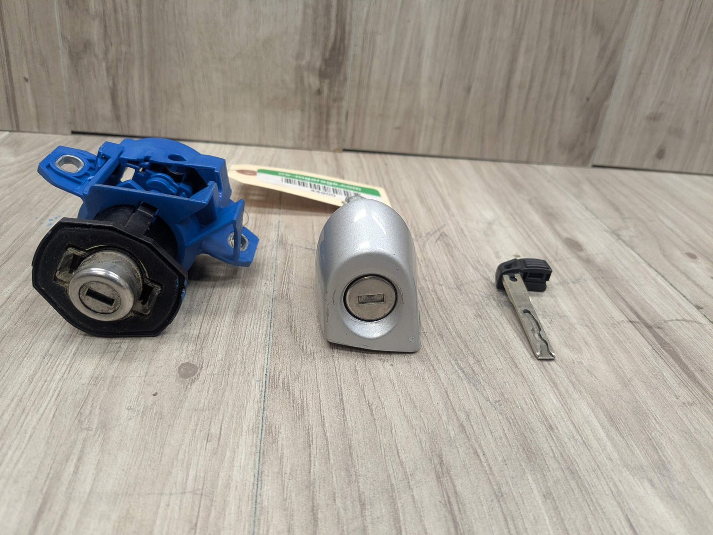 07-13 OEM BMW E92 328 335 M3 Driver Door Lock Cylinder Mechanism Silver w/ Key