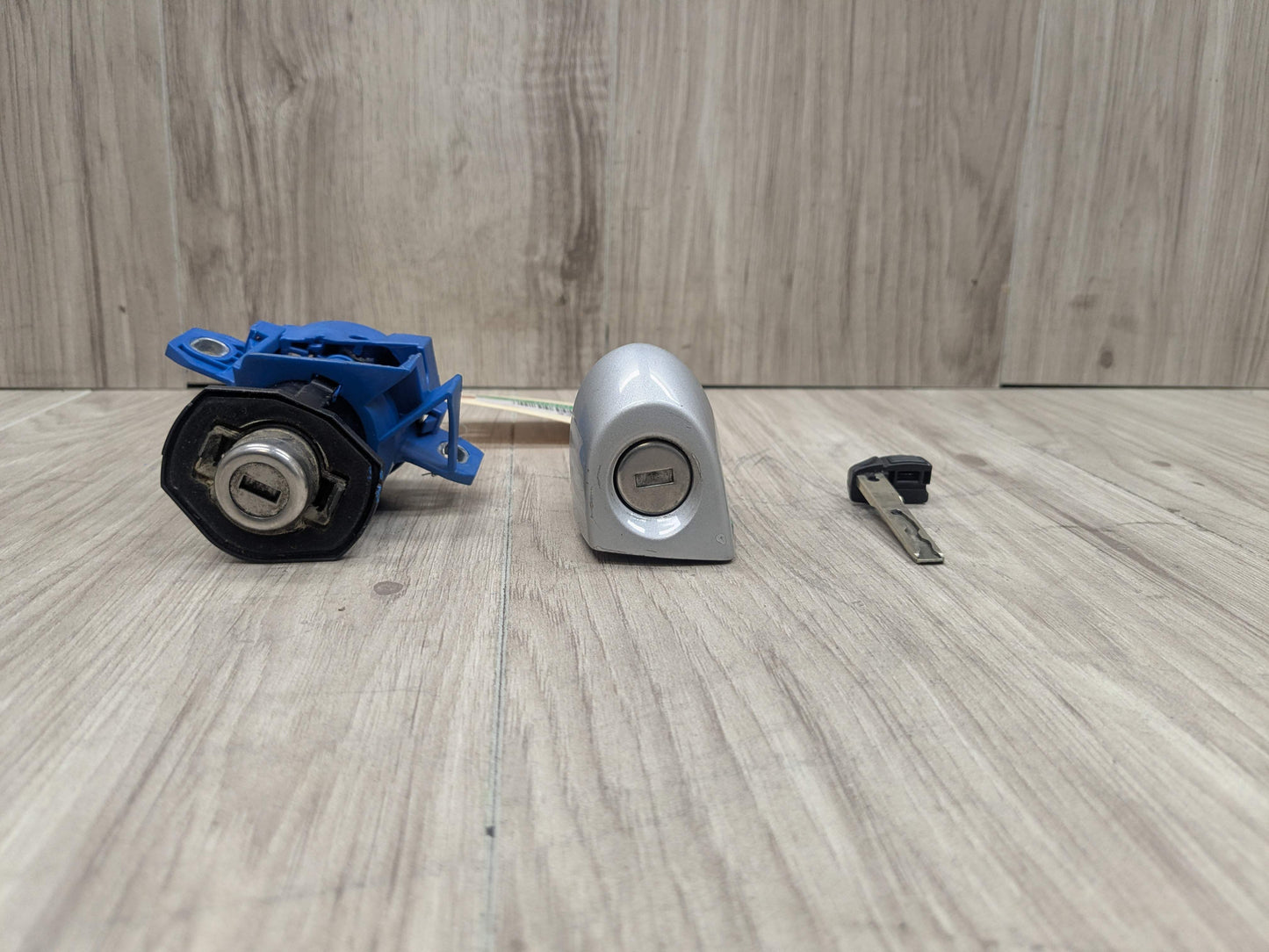 07-13 OEM BMW E92 328 335 M3 Driver Door Lock Cylinder Mechanism Silver w/ Key