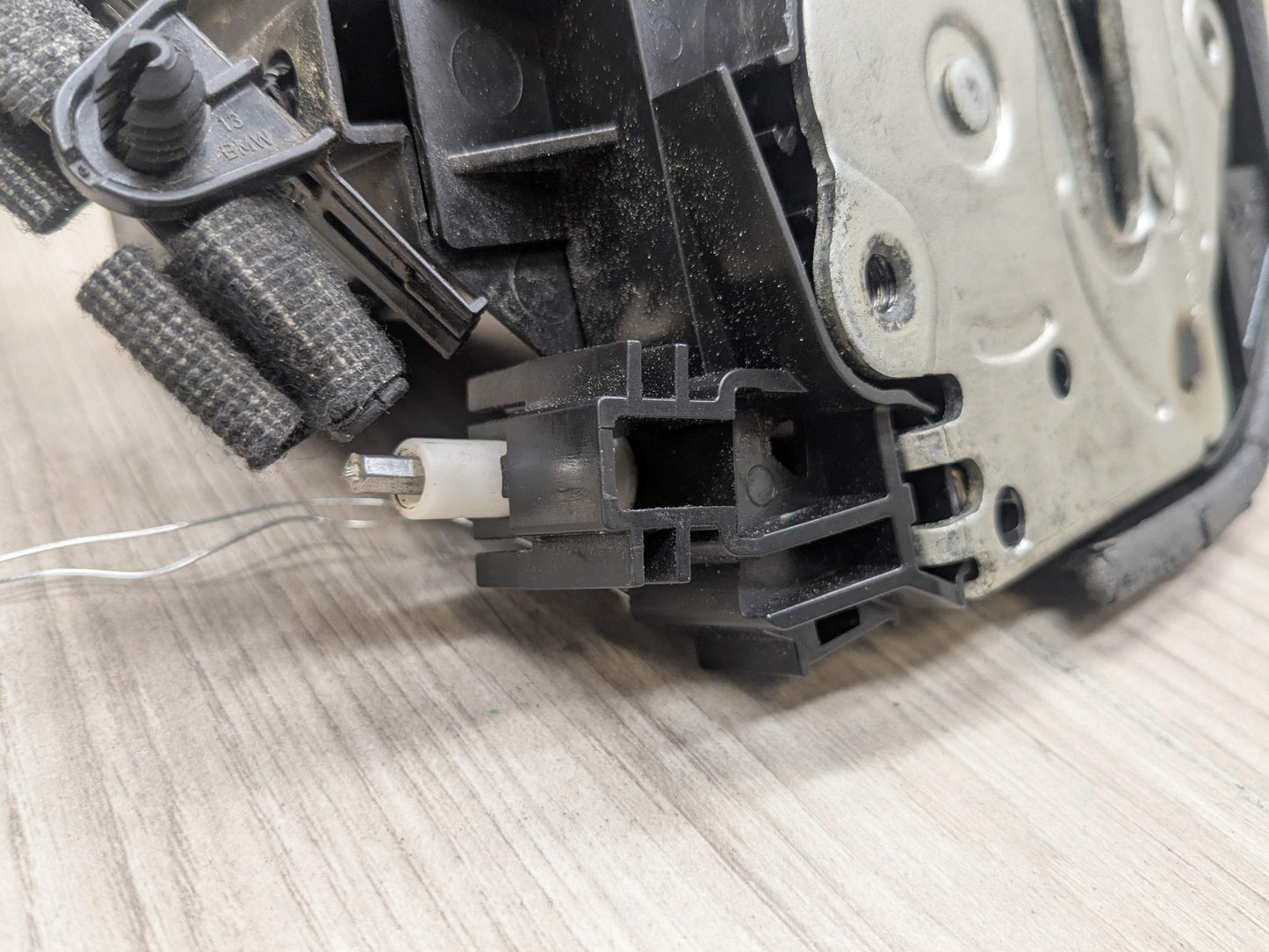 OEM BMW E82 E90 F23 F30 F32 E60 F01 M4 X6 REAR RIGHT Door Lock Latch Actuator