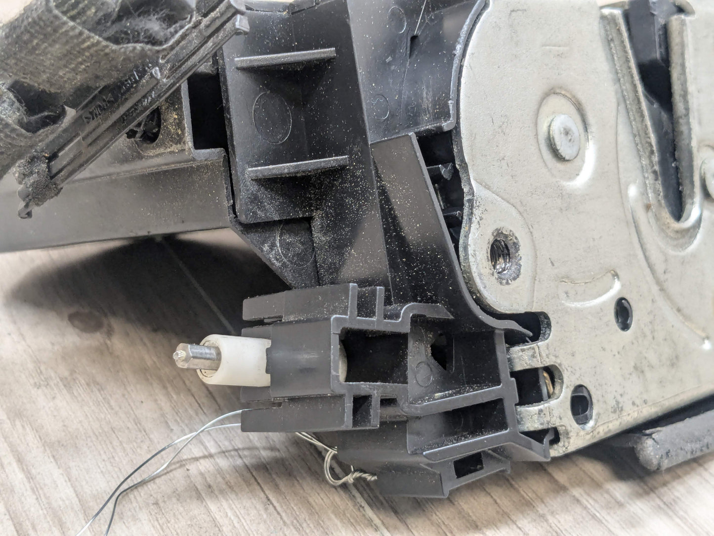 OEM BMW E82 E90 F23 F30 F32 E60 F01 M4 X6 REAR RIGHT Door Lock Latch Actuator