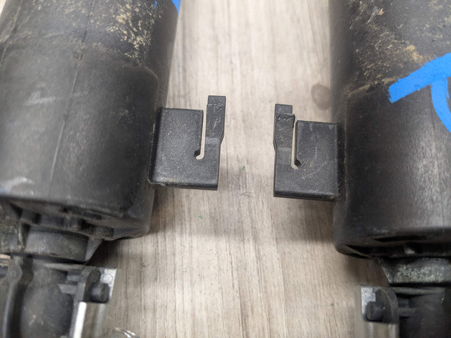 OEM BMW E90 E92 E93 328 335 Front Headlight Washer Spray Nozzle Jet Pair