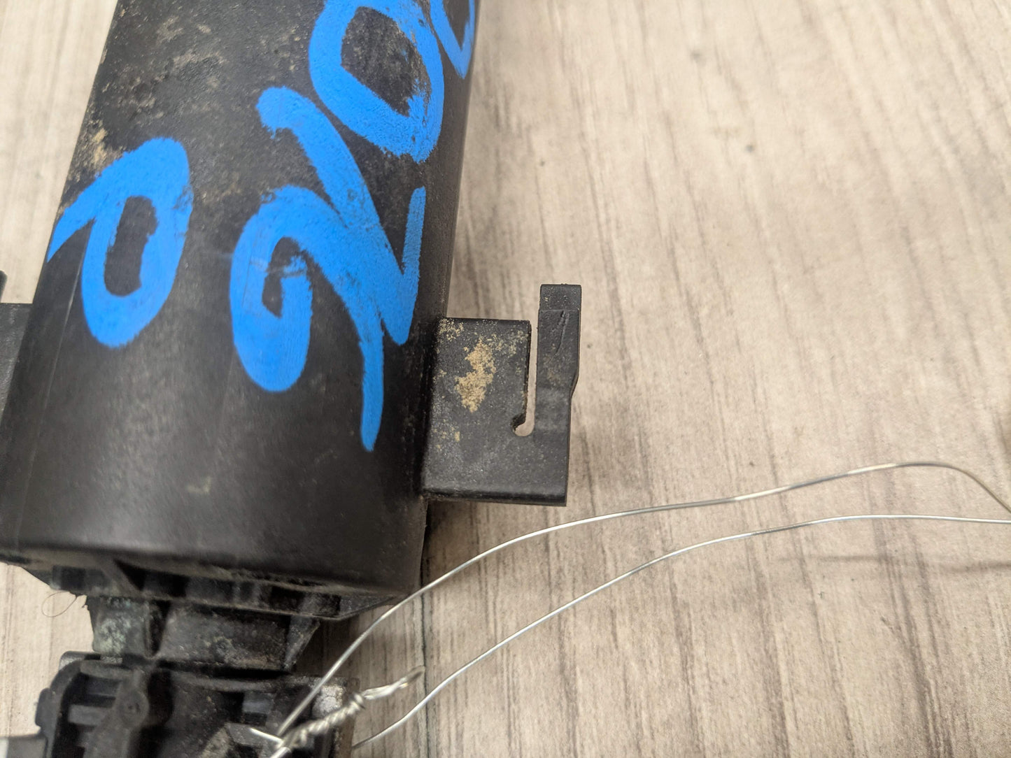 OEM BMW E90 E92 E93 328 335 Front Headlight Washer Spray Nozzle Jet Pair