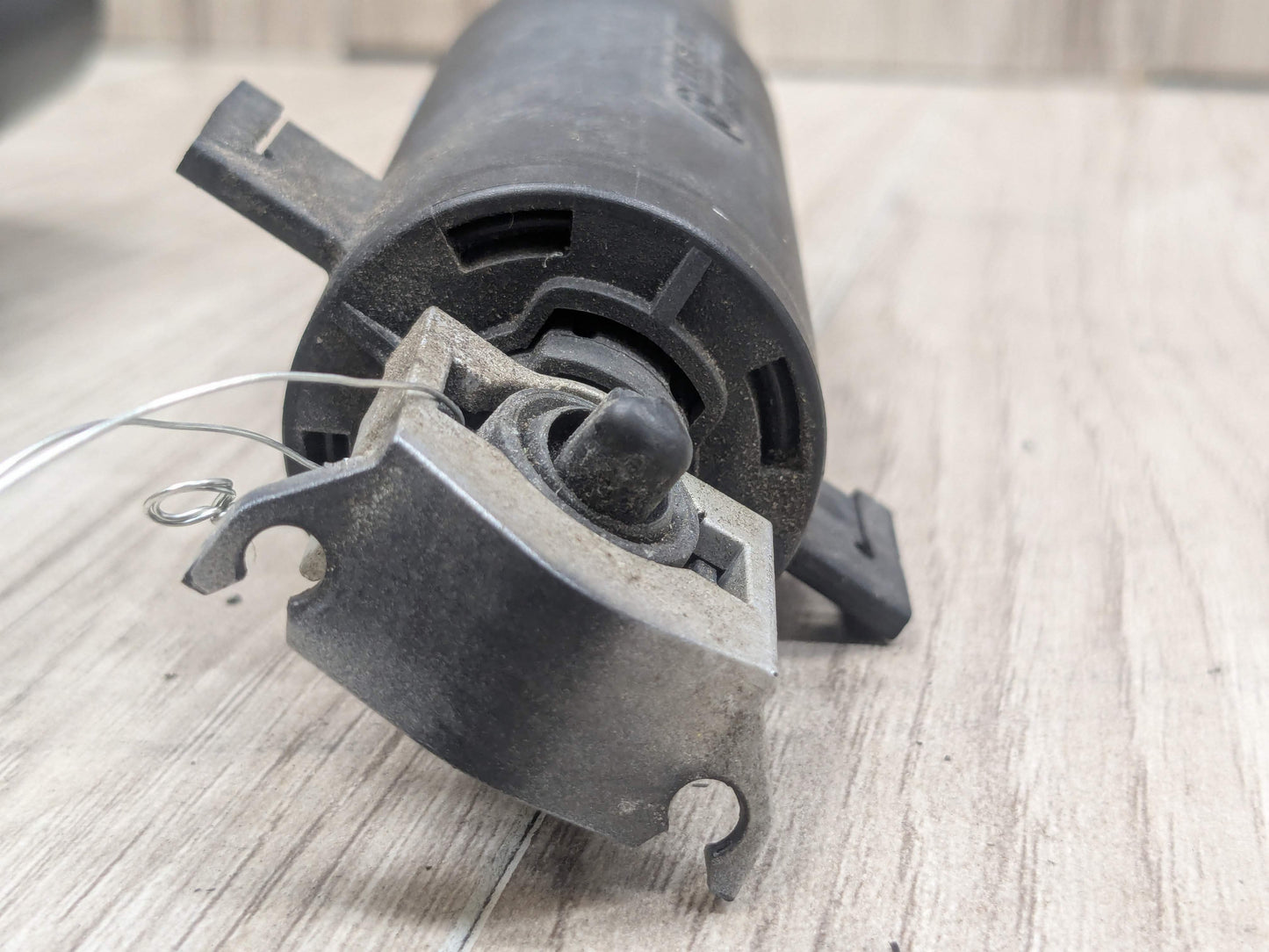 OEM BMW E90 E92 E93 328 335 Front Headlight Washer Spray Nozzle Jet Pair