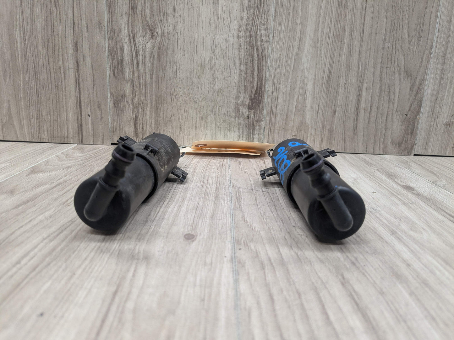 OEM BMW E90 E92 E93 328 335 Front Headlight Washer Spray Nozzle Jet Pair